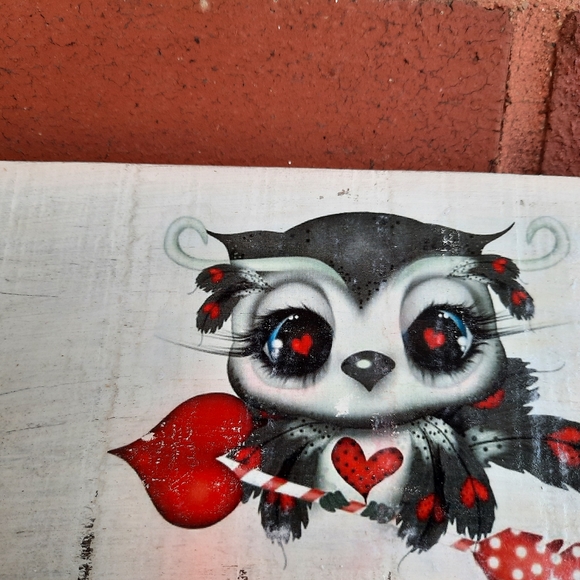 Hand Crafted Cute owl with a heart, Hang clothes,hats,caps or else - Picture 3 of 5